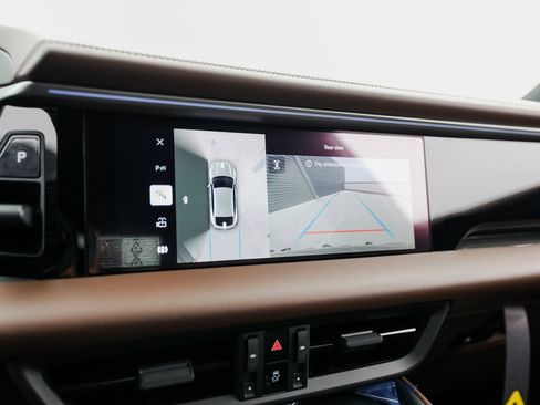 New 2025 Porsche Macan 4S Electric image 19