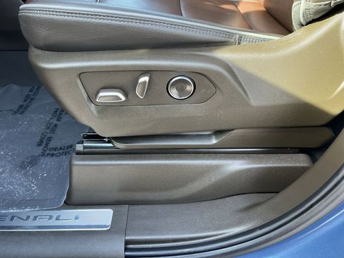 Used 2025 GMC Sierra 1500 Denali w/ Denali Reserve Package image 14