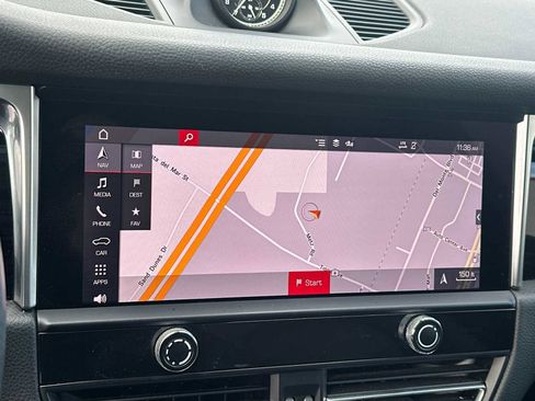 Certified 2022 Porsche Macan image 19