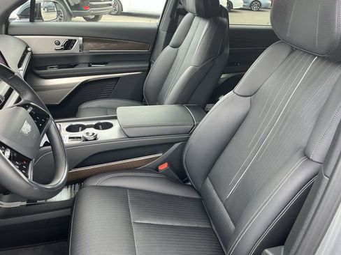 Used 2026 Cadillac Vistiq Luxury image 11