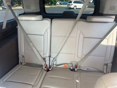 Used 2022 GMC Yukon XL Denali w/ Denali Premium Package image 21