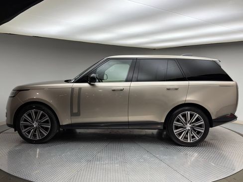 Used 2023 Land Rover Range Rover SE AWD/4WD image 2