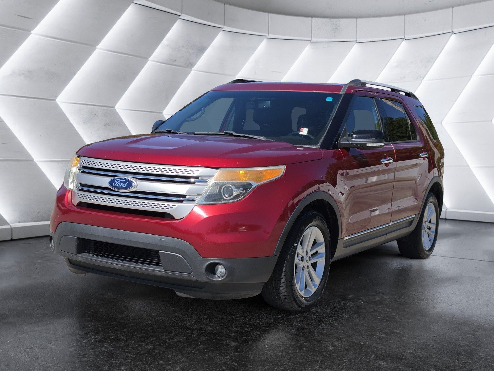 Used 2015 Ford Explorer XLT w/ Equipment Group 202B FWD image 6