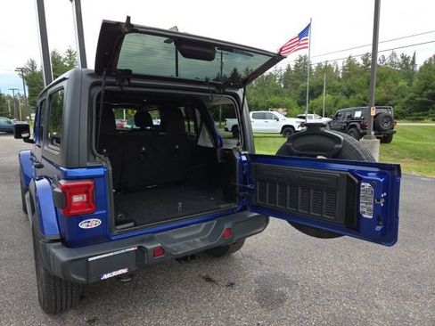 Used 2018 Jeep Wrangler Unlimited Sahara w/ Dual Top Group AWD/4WD image 19