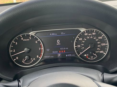 Used 2024 Nissan Altima 2.5 SV image 10