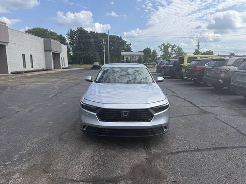 Used 2024 Honda Accord Touring image 3
