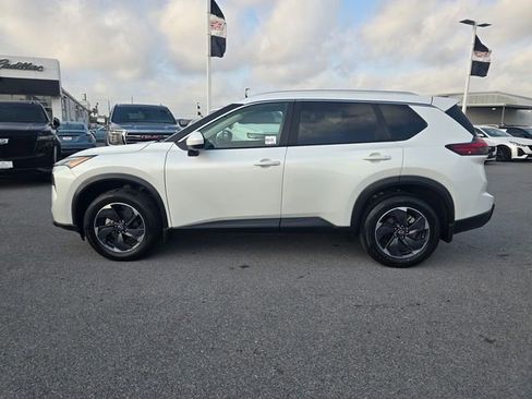 Used 2024 Nissan Rogue SV w/ SV Premium Package FWD image 9