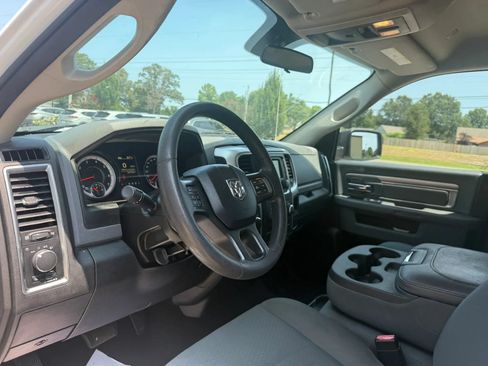 Used 2019 RAM 1500 Classic SLT RWD image 9