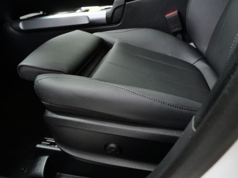 Certified 2026 Mercedes-Benz GLB 250 4MATIC image 18