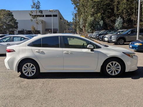 Used 2025 Toyota Corolla XLE image 4