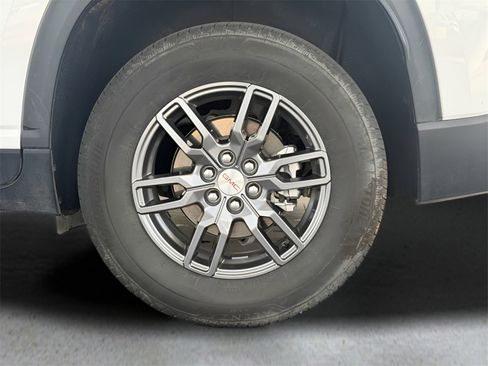 Used 2025 GMC Acadia Elevation image 8