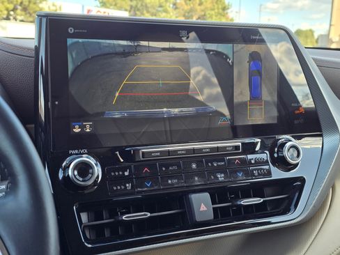 Used 2020 Toyota Highlander Platinum image 51