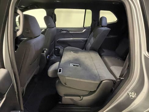 Used 2025 GMC Acadia Elevation image 24