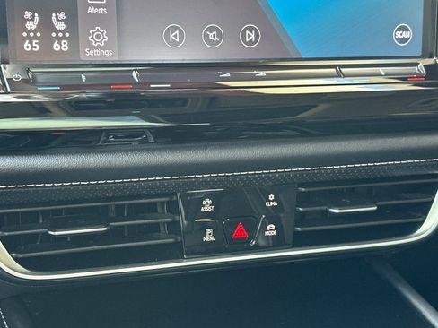 Used 2024 Volkswagen Atlas SE FWD image 28