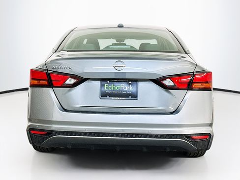 Used 2025 Nissan Altima 2.5 SV FWD image 7
