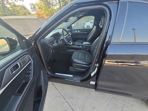Used 2025 Ford Explorer ST-Line w/ ST-Line Street Pack AWD/4WD image 4