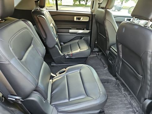 Used 2023 Ford Explorer XLT w/ Equipment Group 202A AWD/4WD image 15