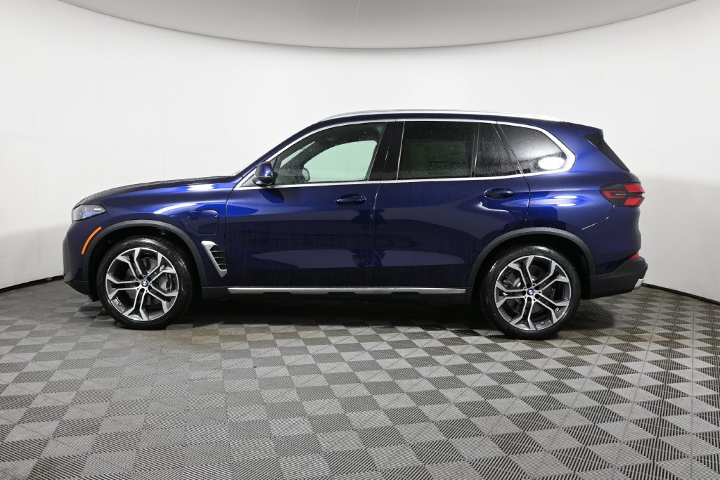 Used 2026 BMW X5 xDrive50e w/ Climate Comfort Package AWD/4WD image 2