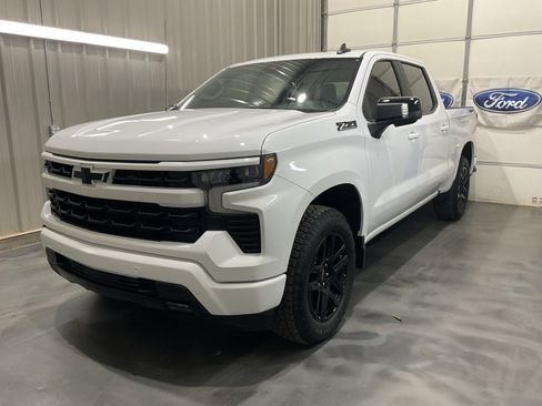 Used 2025 Chevrolet Silverado 1500 RST image 3