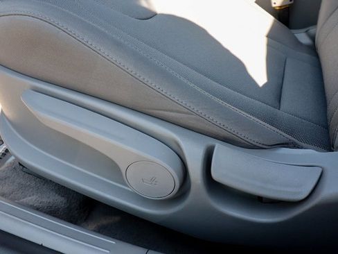 Used 2024 Hyundai Elantra SE image 32