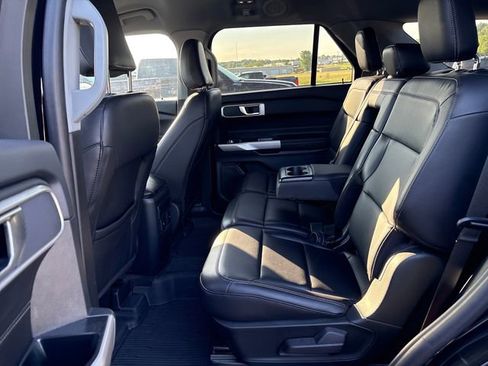 Used 2023 Ford Explorer XLT w/ Equipment Group 202A AWD/4WD image 9