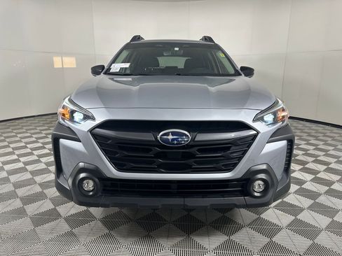 Used 2025 Subaru Outback Premium image 6
