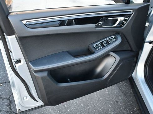 Used 2016 Porsche Macan S image 11