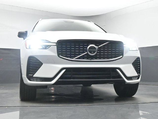 Used 2024 Volvo XC60 B5 Plus w/ Protection Package Premier AWD/4WD image 36
