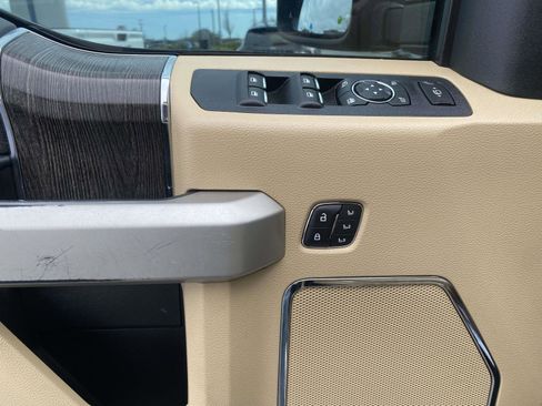 Used 2021 Ford F250 Lariat w/ Chrome Package image 17