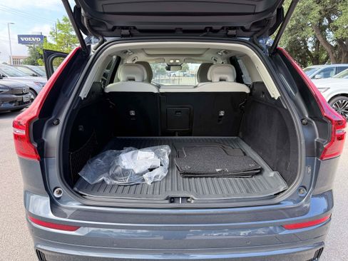 Certified 2024 Volvo XC60 T8 Plus AWD/4WD image 28