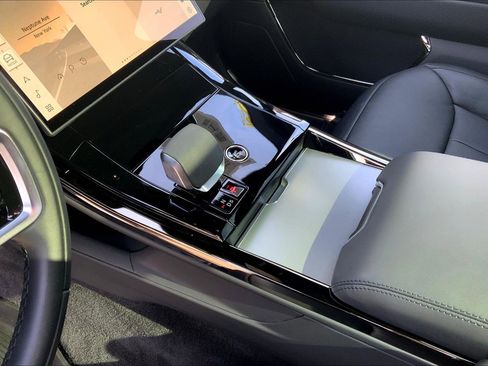 Used 2025 Land Rover Range Rover Sport image 14