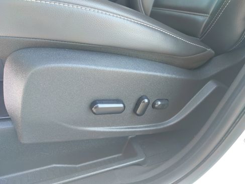 Used 2019 Ford Escape SEL image 12