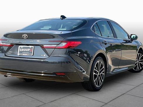 Used 2025 Toyota Camry XLE AWD/4WD image 13