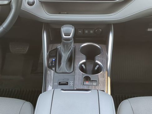 Used 2021 Toyota Highlander Platinum image 17