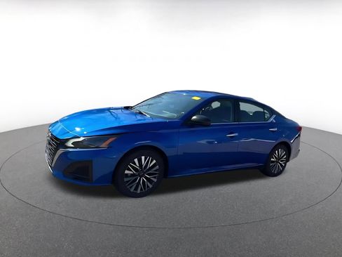 Used 2025 Nissan Altima 2.5 SV image 8