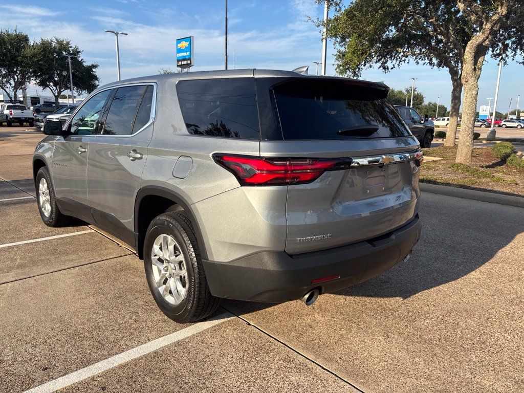 Used 2023 Chevrolet Traverse LS w/ Safety Package FWD image 7
