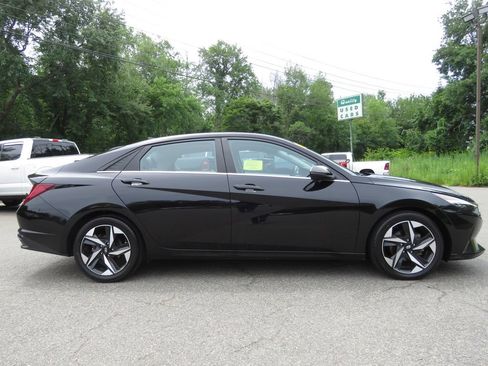 Used 2023 Hyundai Elantra Limited FWD image 4