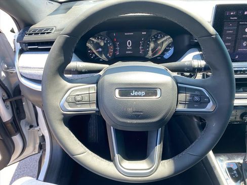 Used 2023 Jeep Compass Latitude AWD/4WD image 10