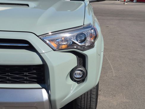 Used 2022 Toyota 4Runner TRD Off-Road Premium AWD/4WD image 13