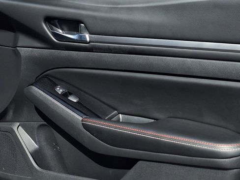 Used 2024 Nissan Altima 2.5 SR w/ SR Premium Package image 29