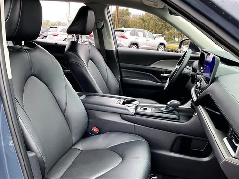 Certified 2025 Toyota Grand Highlander XLE image 8