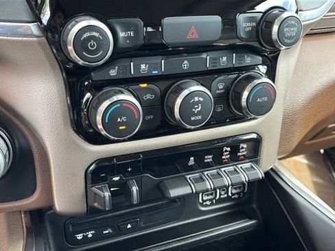 Used 2019 RAM 1500 Laramie AWD/4WD image 31