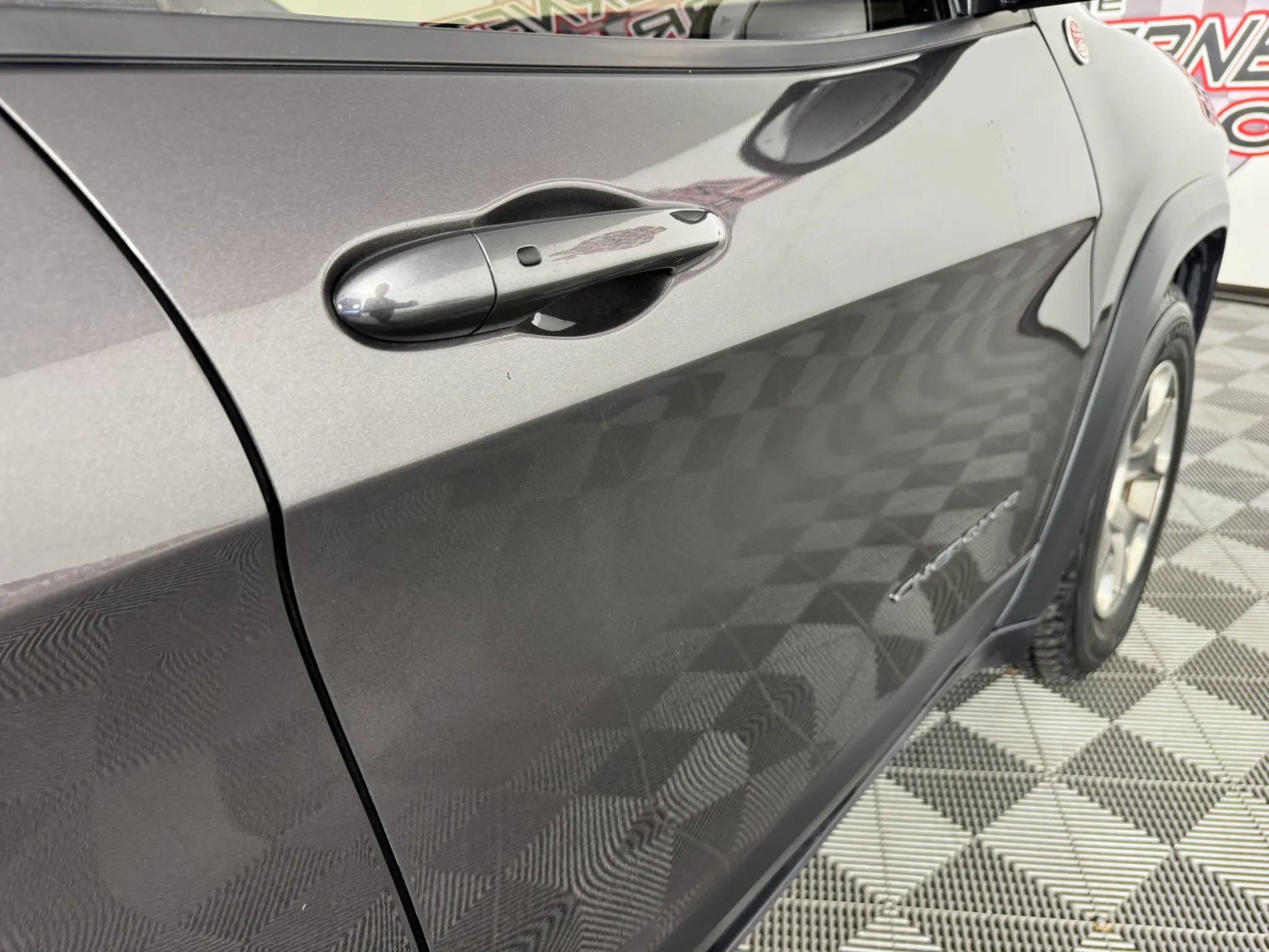 Used 2019 Jeep Cherokee Trailhawk AWD/4WD image 30