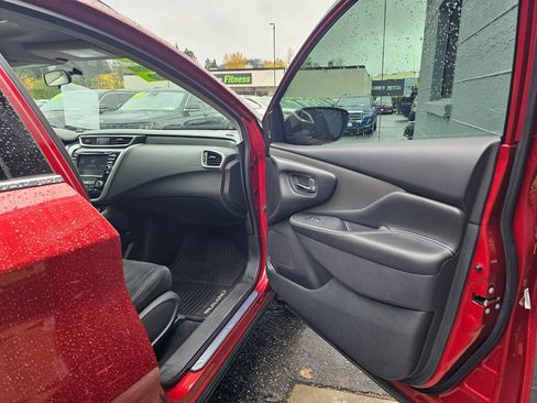 Used 2019 Nissan Murano SV image 10