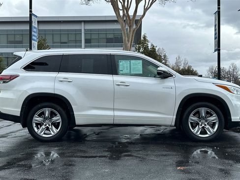 Used 2015 Toyota Highlander Limited Platinum image 2