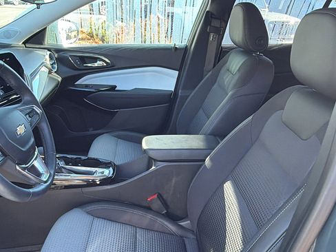 Used 2025 Chevrolet Trax LT w/ Driver Confidence Package image 17