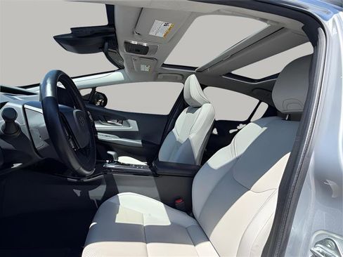 Used 2024 Toyota Prius XLE image 18