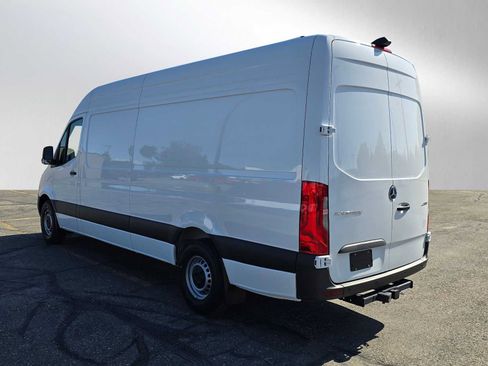 Used 2024 Mercedes-Benz Sprinter 2500 image 5