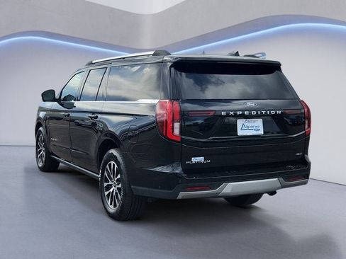 Used 2025 Ford Expedition Max Platinum AWD/4WD image 3