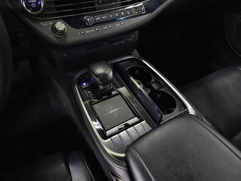 Used 2019 Lexus LS 500h AWD w/ Accessory Package (Z1) image 32